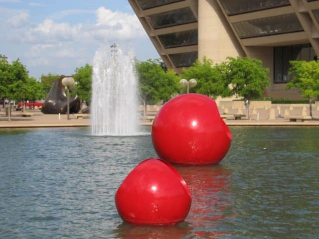 dallas_city_hall_fountain_red_balls_sculpture_arts_plaza_downtown-958616-e1549726429848