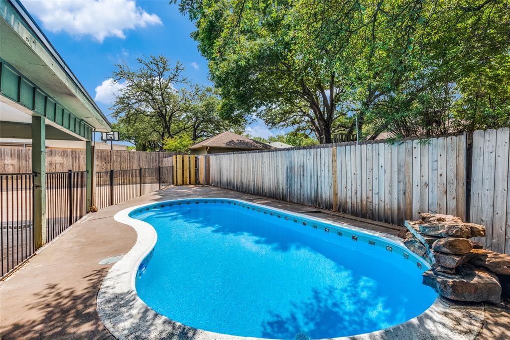 These Fort Worth duplexes are perfect for any family. 