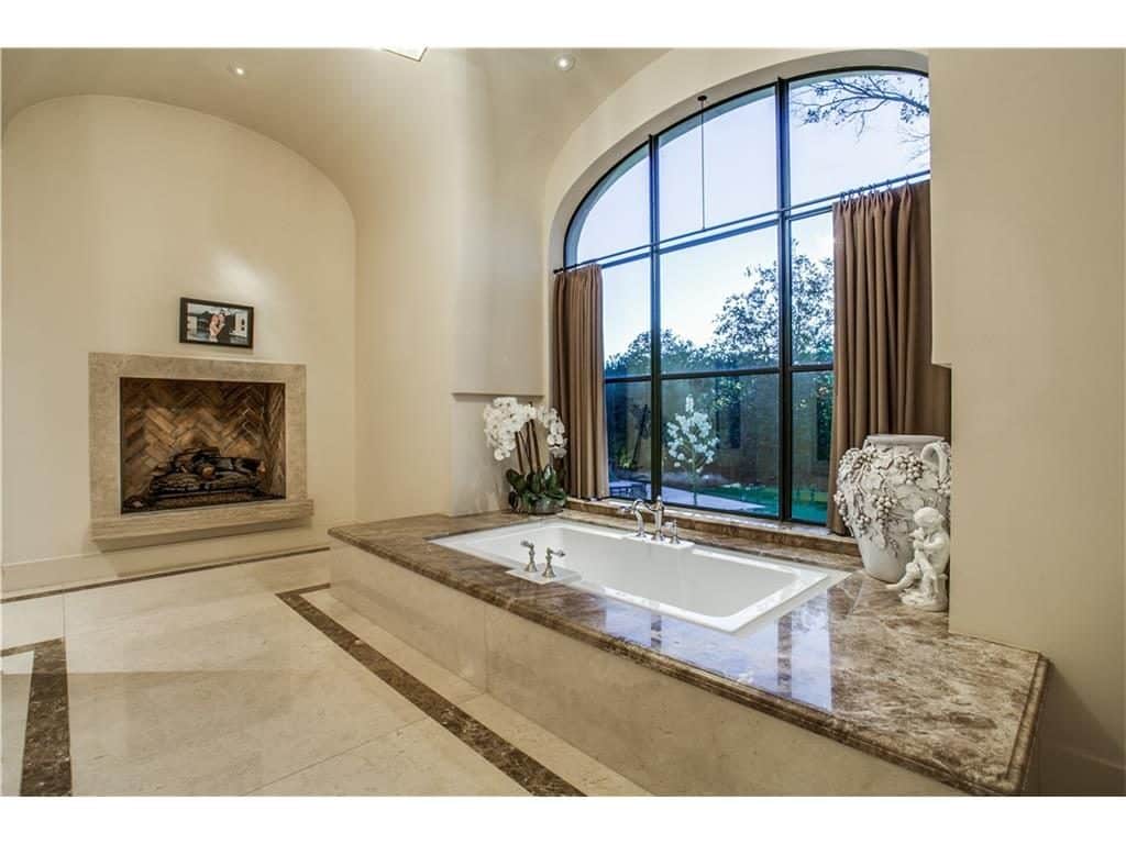 10731-Bridge-Hollow-Court-Master-Tub-1024x768