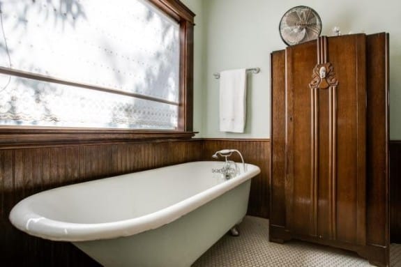 1115-Sarasota-Master-Bath-575x383