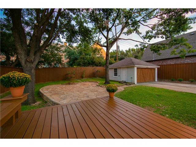 1210-N.-Winnetka-Deck-and-Patio