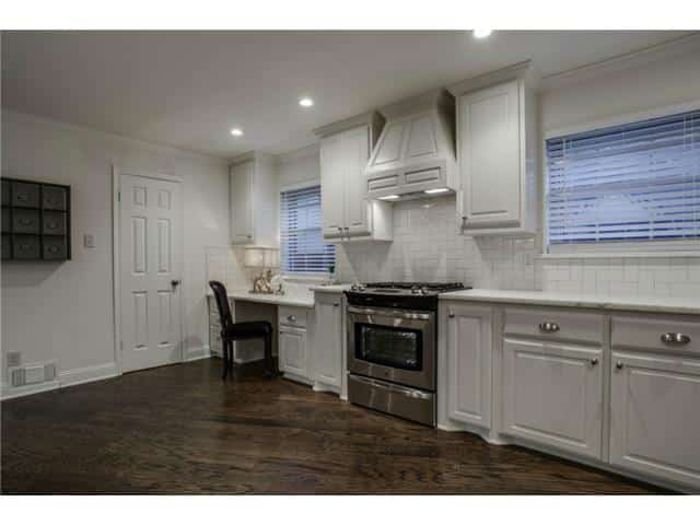 1212-N.-Oak-Cliff-Blvd.-Kitchen