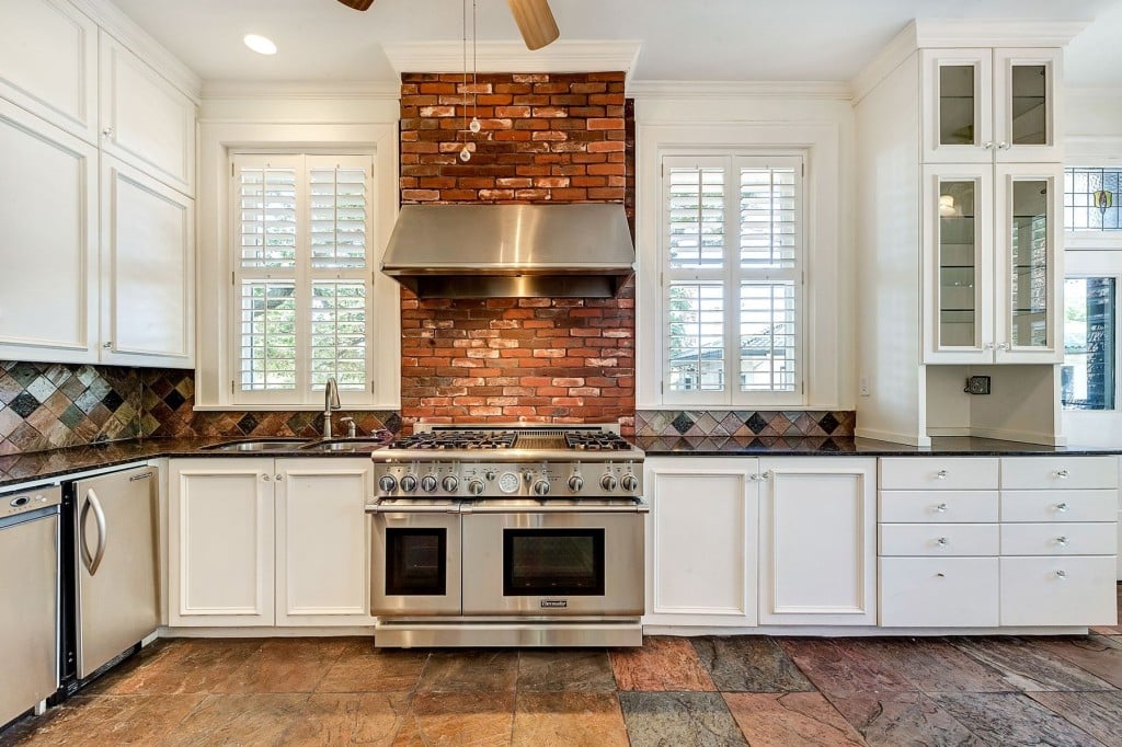 1414-Mistletoe-kitchen-stove-1024x682