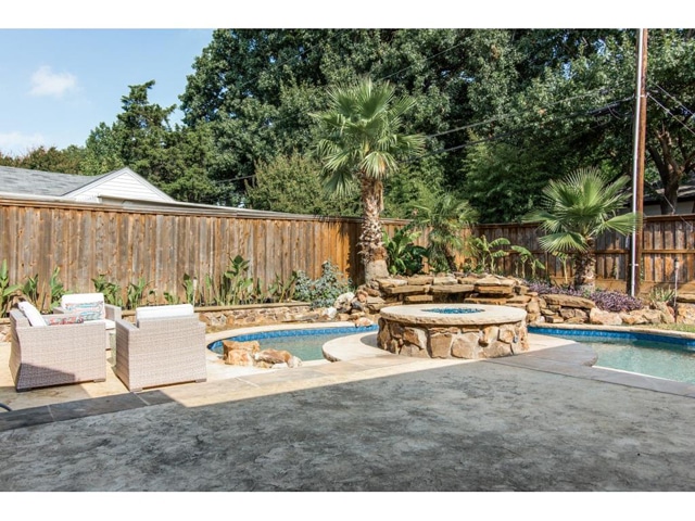 2203-W-Colorado-Pool-and-Patio