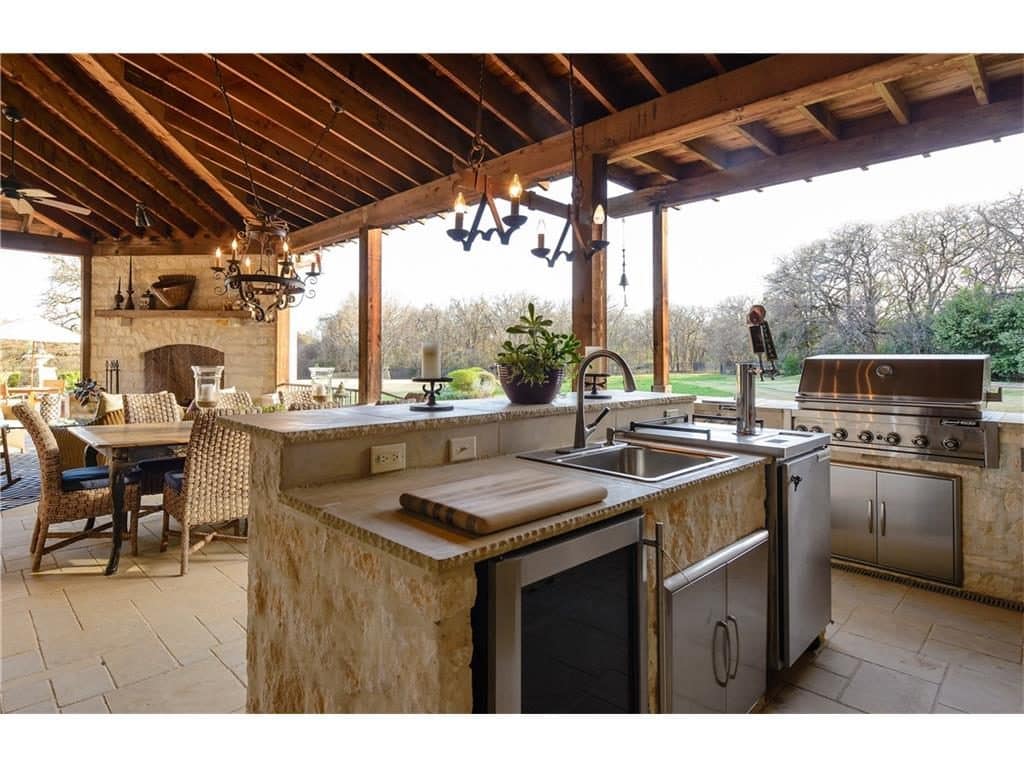 2252-king-fisher-dr-outdoor-kitchen-1024x768