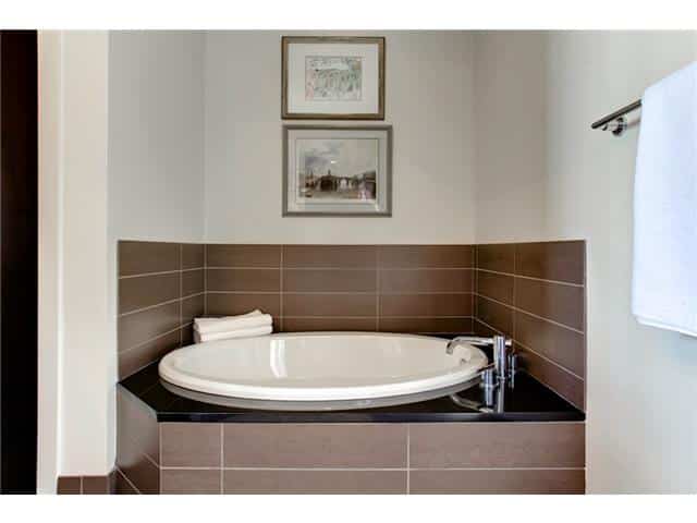 2600-W-7th-ST-2738-Master-Bath-2