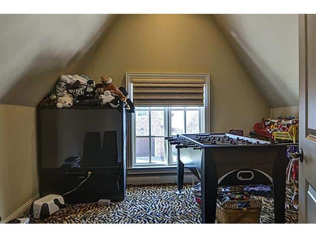 3-Bluff-Park-attic-room