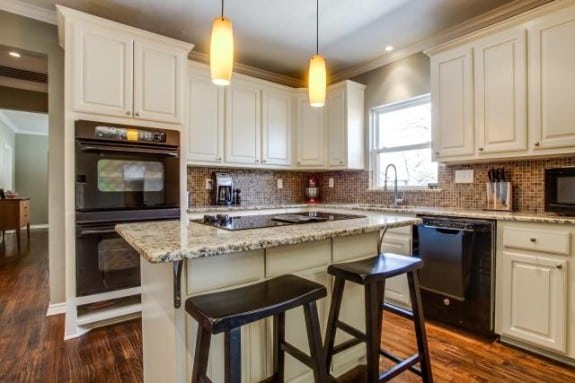 300-S-Montreal-Kitchen-575x383