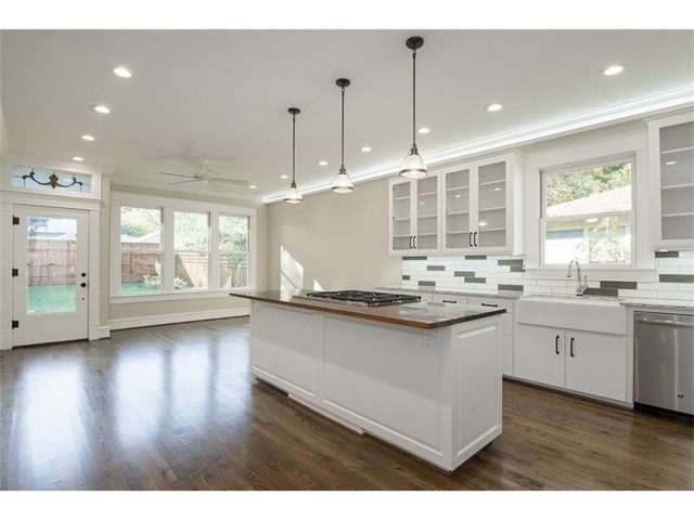 307-N.-Winnetka-Kitchen