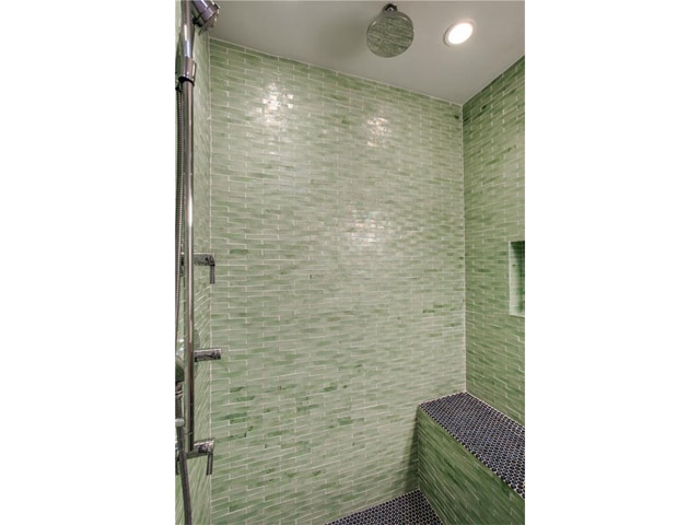 3820-Shorecrest-Master-Shower