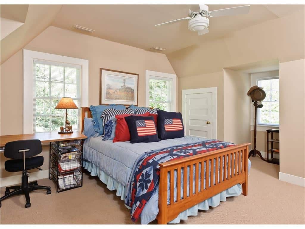 4248-Armstrong-flag-bedroom-1024x768