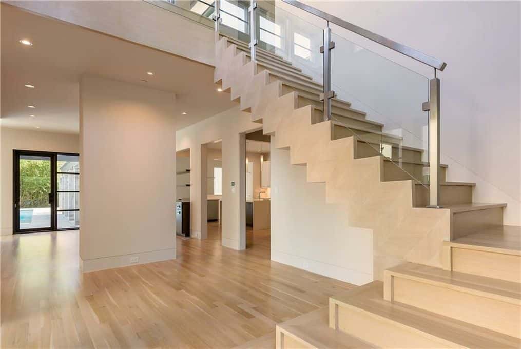 4920-Mangold-Circle-foyer1