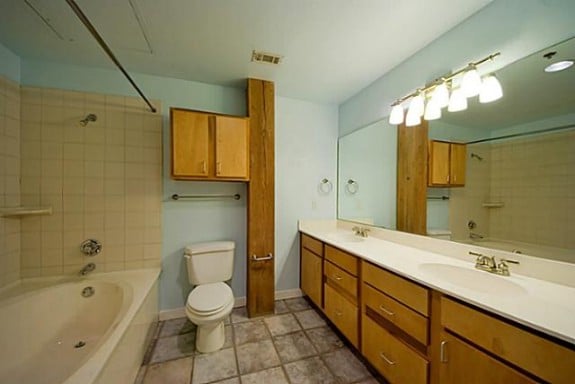 509-Elm-406-Bath-1-575x384