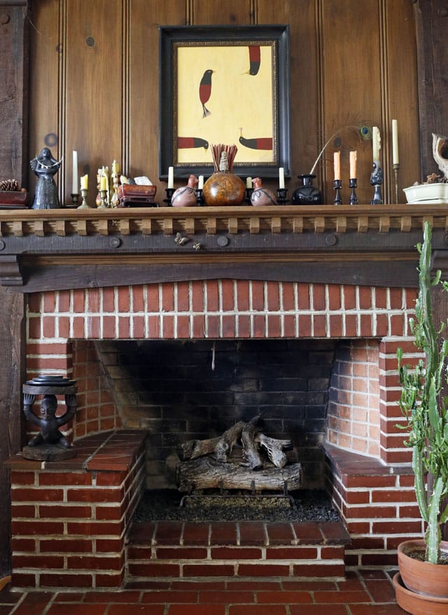 5106-Milam-LR-fireplace