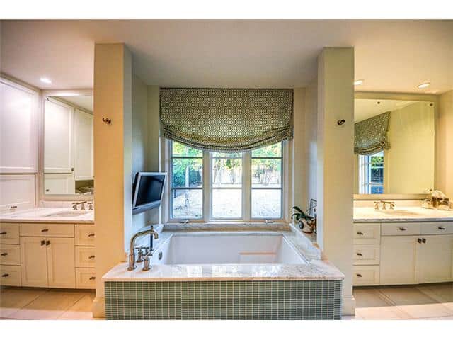 5122-Springmeadow-Drive-master-bath-tub