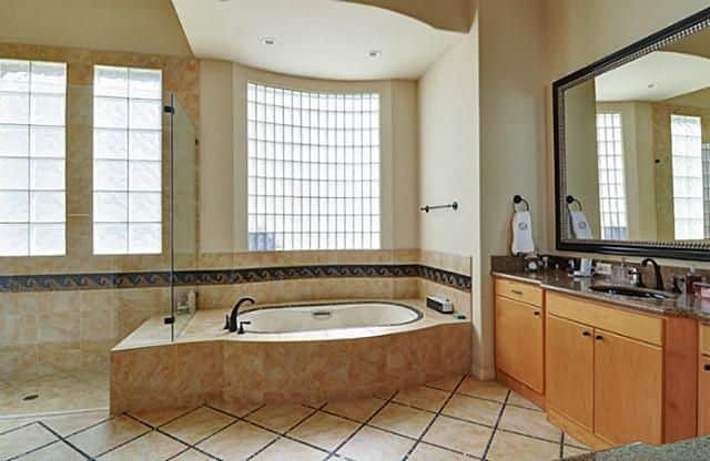 5771-Chamberlyne-Drive-master-bath