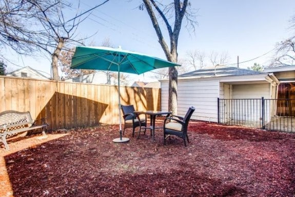 5915-Anita-Backyard-575x383