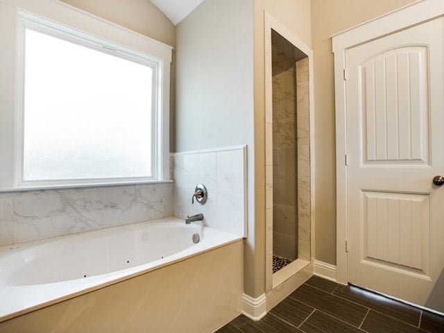 600-Hollywood-Master-Bath-2