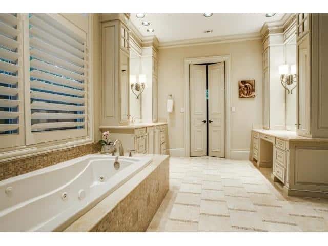 6009-Royalcrest-Master-Bath