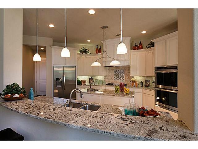 6106-Llano-kitchen1