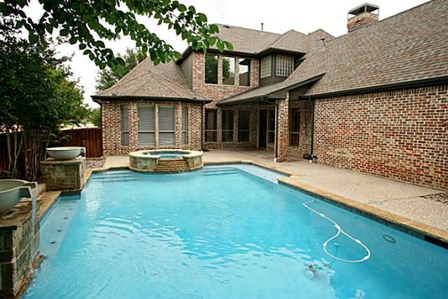 621-Shoreview-Pool-Backyard