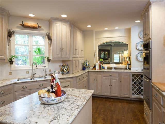 6820-Avalon-kitchen