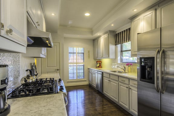 7210_Winedale_Kitchen_1-575x383