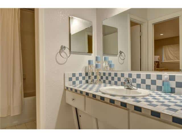 9221-Shoreview-Hall-Bath