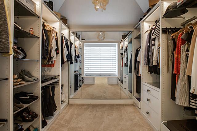 9403-Thornberry-closet