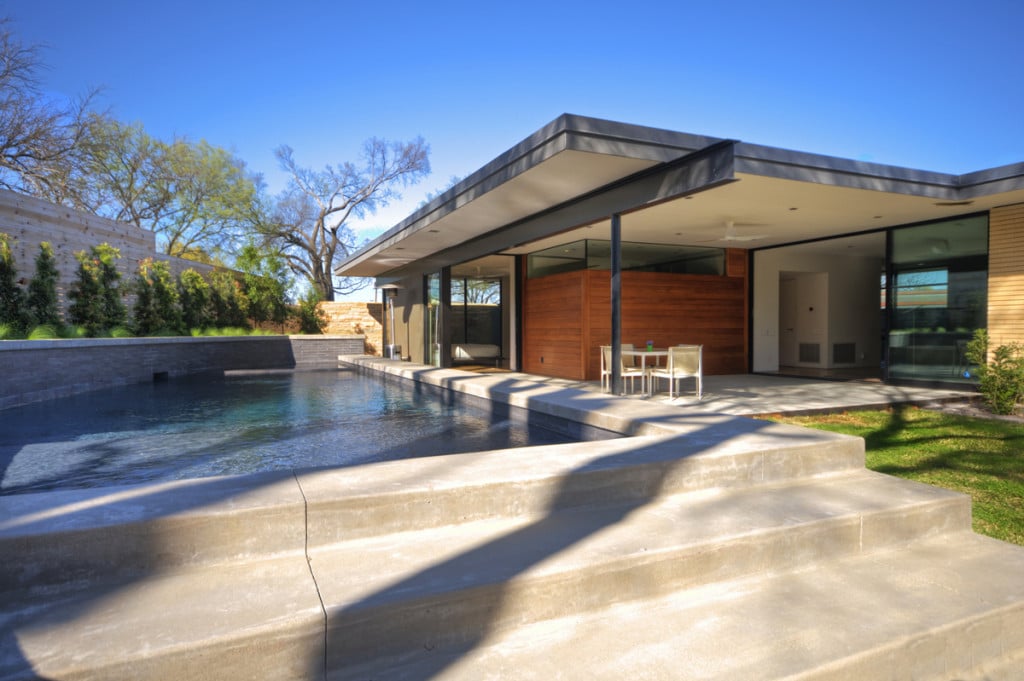 Backyard-into-Master-Bedroom-1024x681