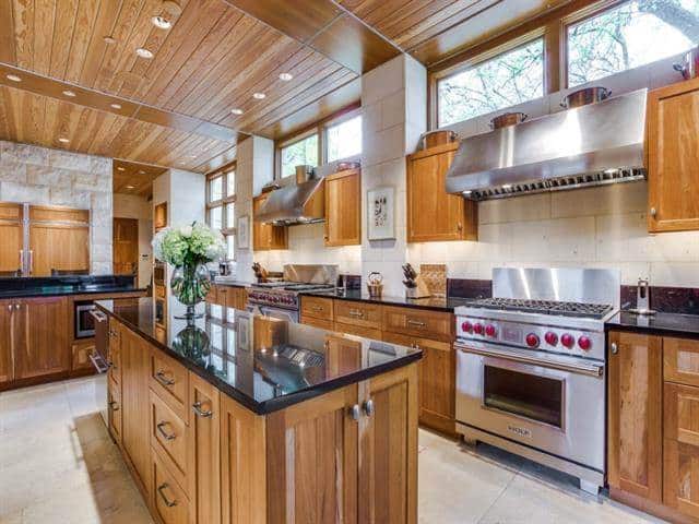 Forest-Creek-Place-kitchen-1-1