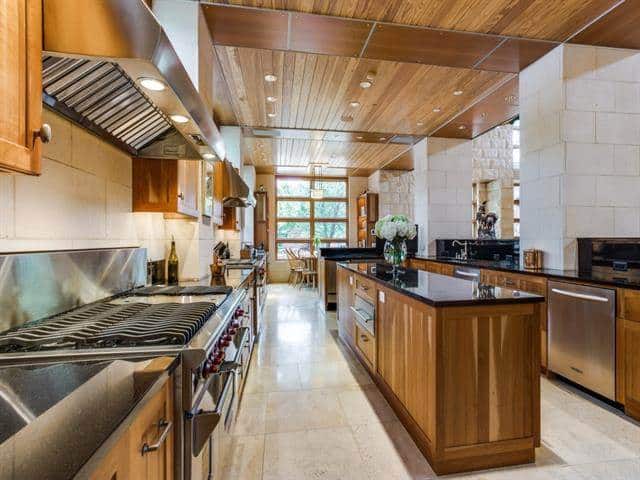 Forest-Creek-Place-kitchen-3-1