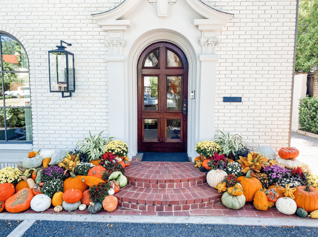 Lawns-of-Dallas-fall-display1