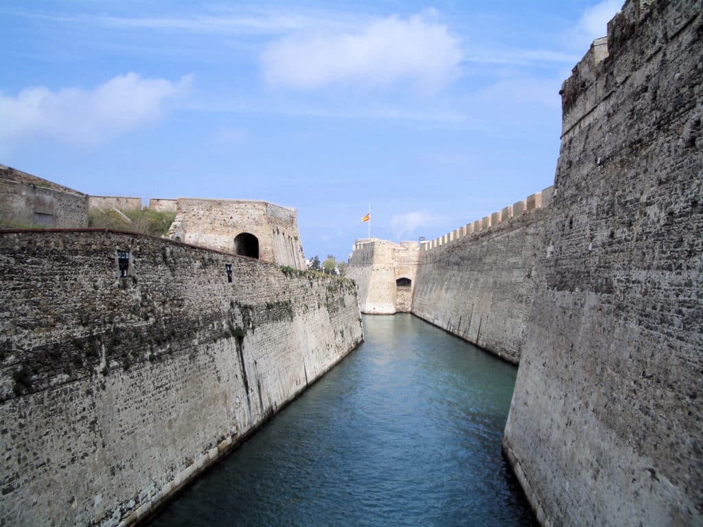 Moat_of_Royal_Wall_At_Ceuta_2-1-1024x768