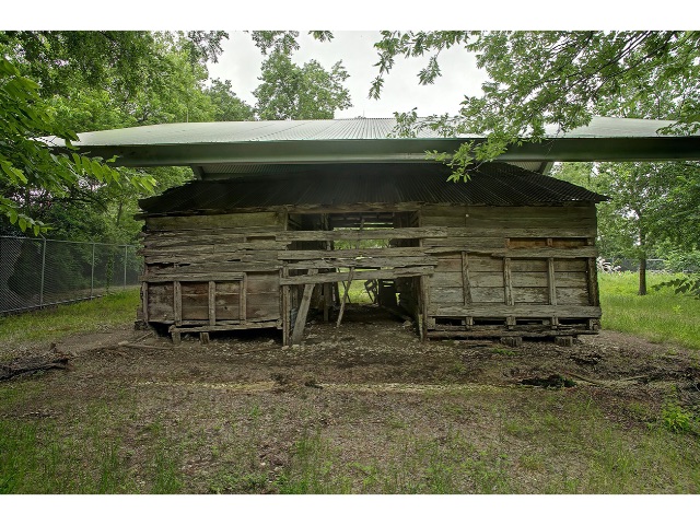 Photo-6-Sharrock-barn-after-restoration-south-facade