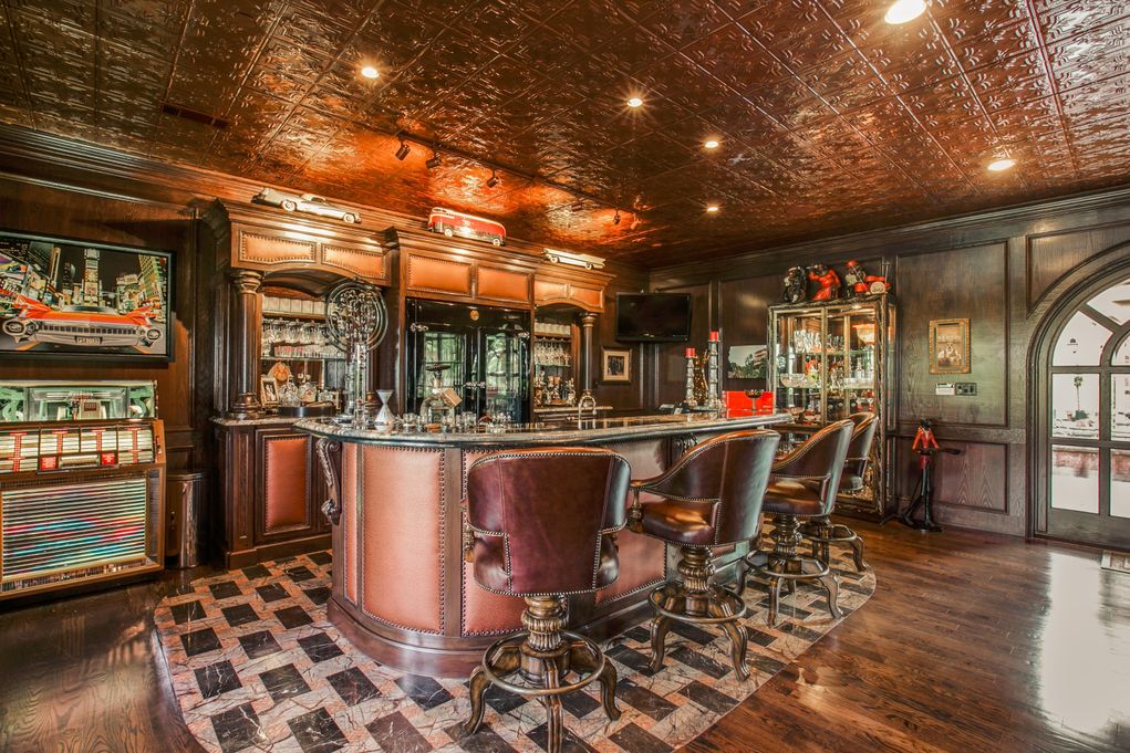 SOUTHLAKE-1900-Shady-Oaks-Lounge-Bar