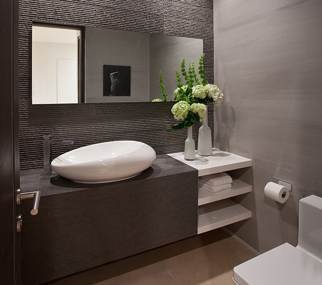 bjorn-wallander-fixtr-ures-sink-mirror-flowerssmall-bathrooms-10